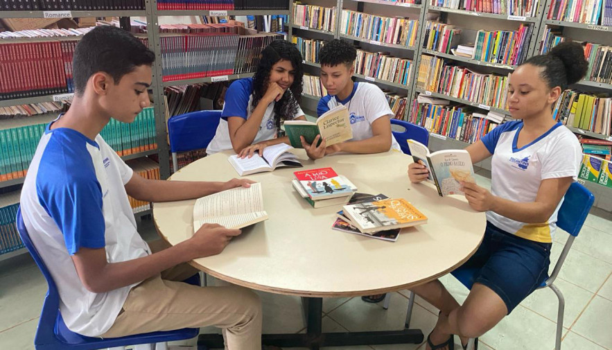 Dia da Leitura: estudantes são premiados por serem excelentes leitores