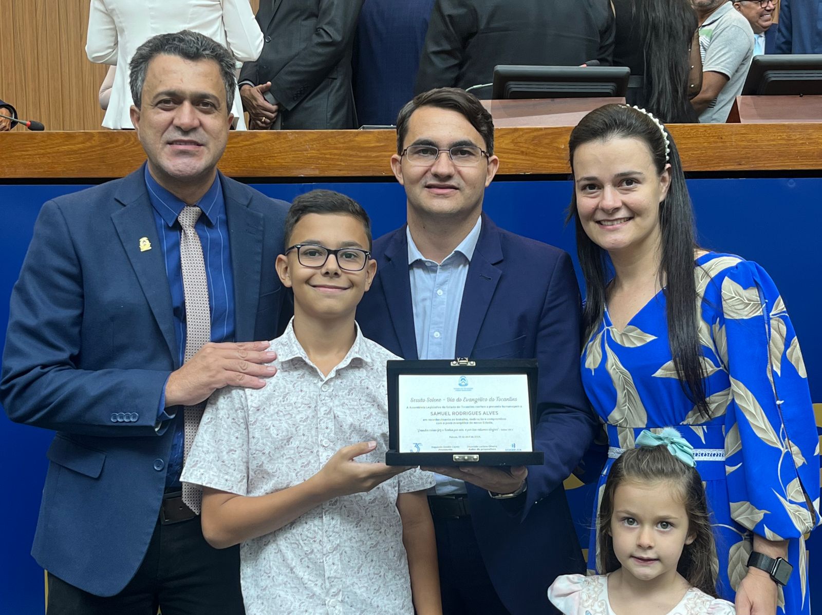 Deputado Luciano presta homenagem em sessão solene que celebra o Dia do Evangélico