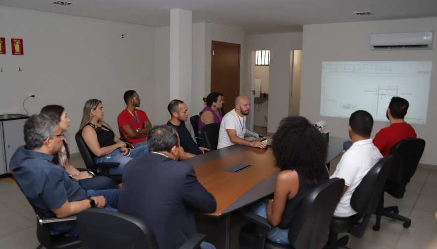 Governo do Tocantins apresenta projeto de reforma aos beneficiários da Casa do Estudante de Palmas