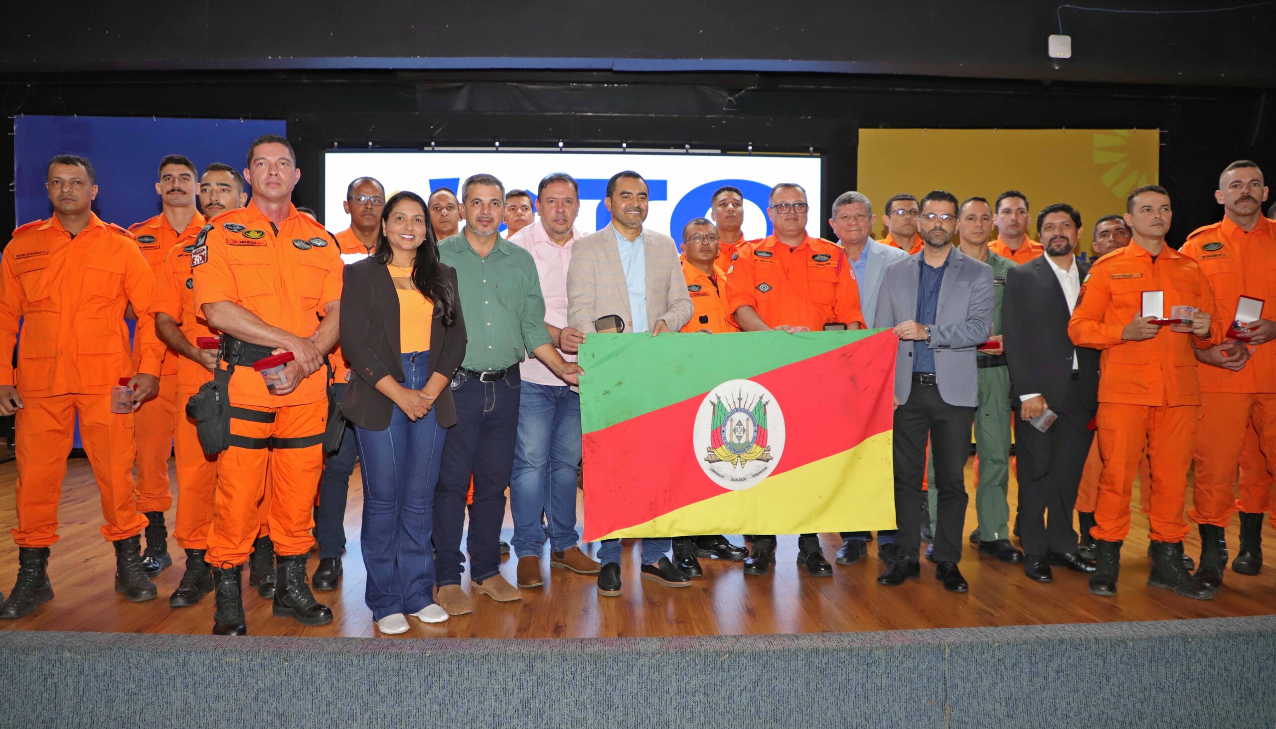 Governador Wanderlei Barbosa entrega honrarias aos bombeiros que atuaram em resgates no Rio Grande do Sul