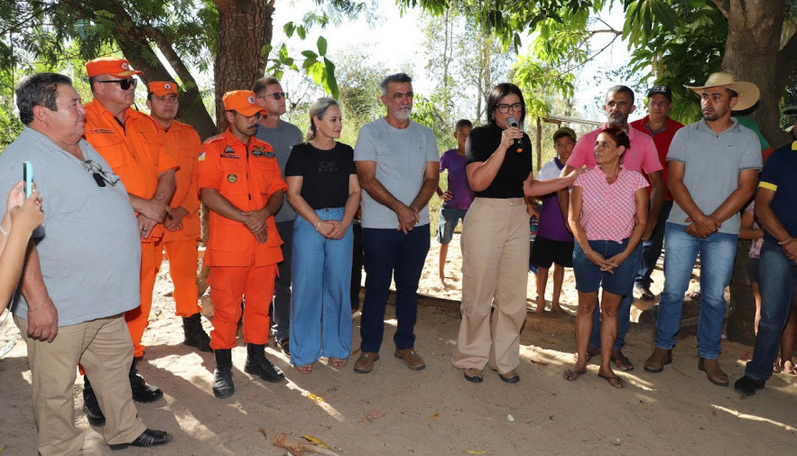 Governo do Tocantins entrega doações de alimentos e roupas à comunidade atingida por incêndio no Norte do Estado