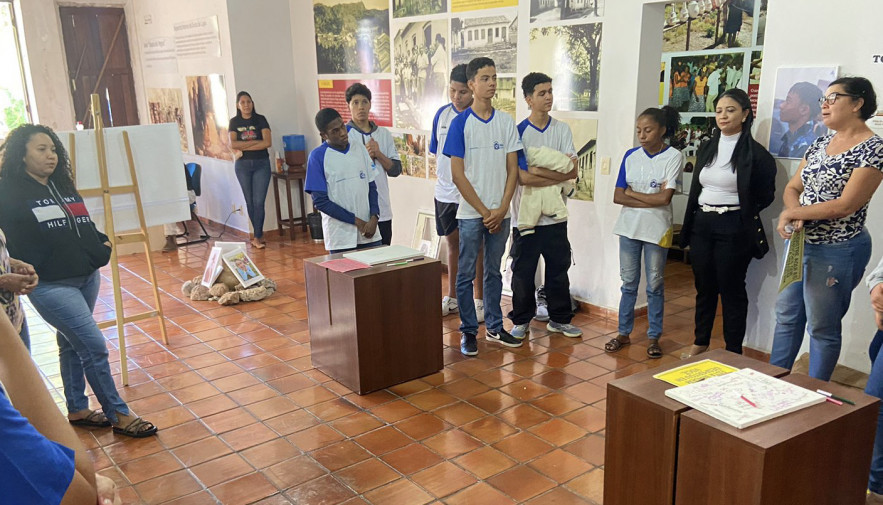 Estudantes da Escola Silva Dourado realizam exposição fotográfica no Museu de Arraias