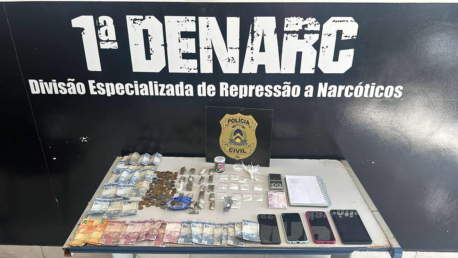 Em Palmas, Divisão Antidrogas da Polícia Civil prende homem por tráfico de drogas e apreende dinheiro e substâncias entorpecentes