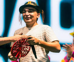 João Gomes recebe Prêmio da Música Brasileira na Categoria Canção Popular em Evento Memorável no São João de Campina Grande