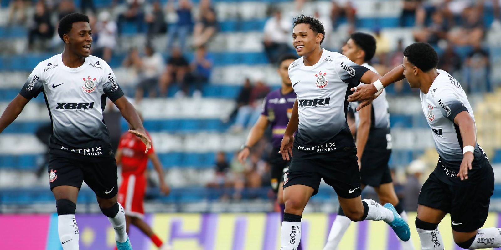 Em busca de 12º título da Copinha, Corinthians bate o Rio Branco